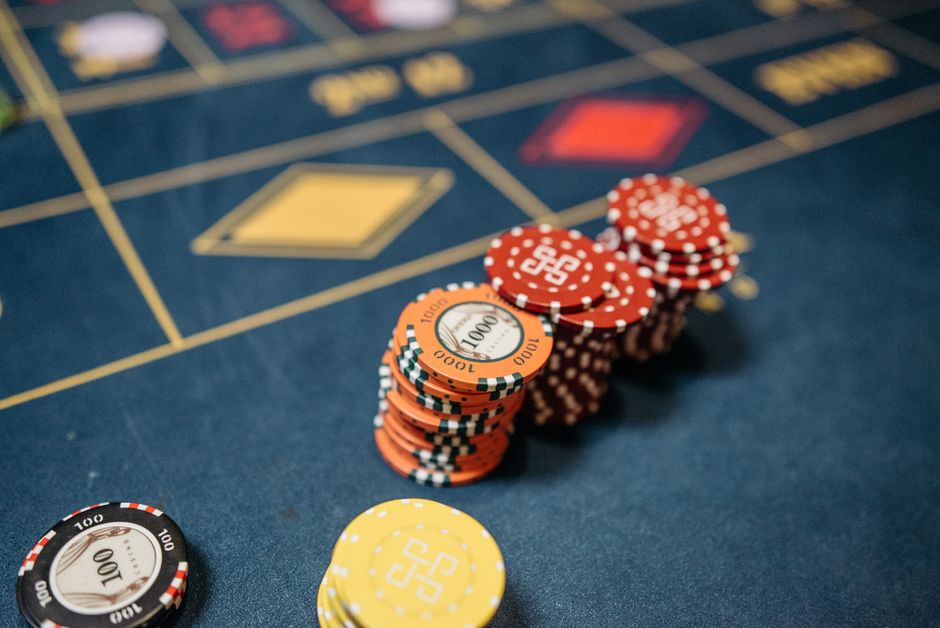 The Evolution of the Slot Machine: From Mechanical Reels to Digital Gaming